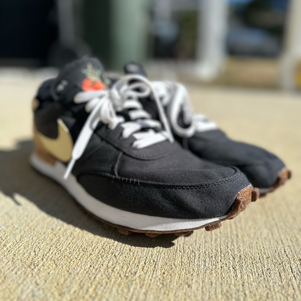 Nike Daybreak Type Cork Pomegranate